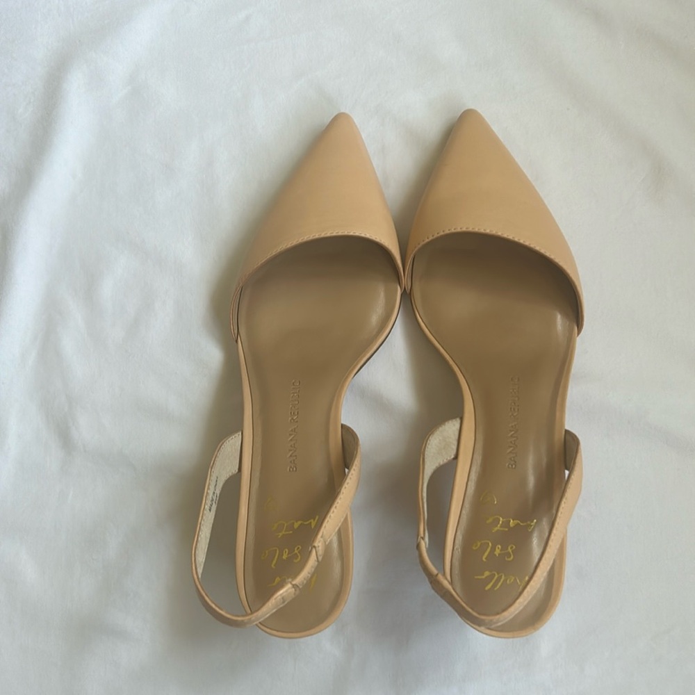 BANANA REPUBLIC | sling back kitten heel shoes